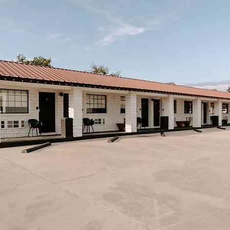 The Cowboy Motel Camp Wood 外观 照片