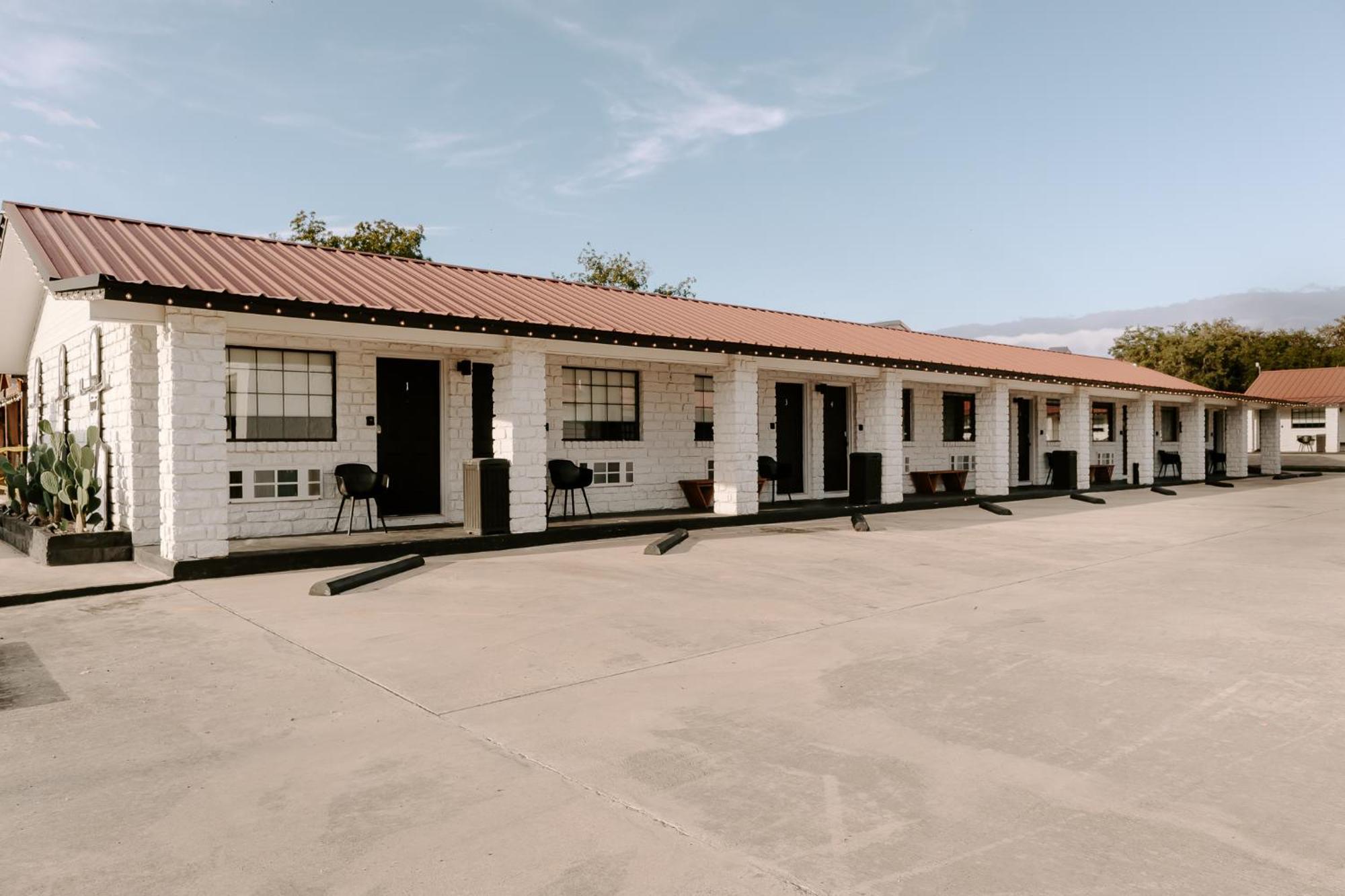 The Cowboy Motel Camp Wood 外观 照片